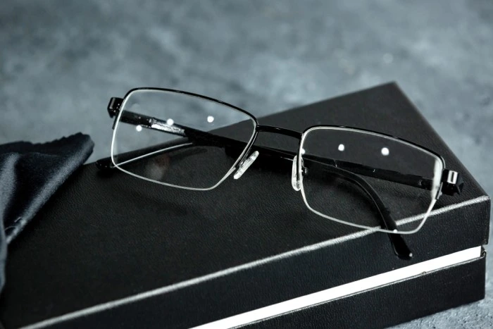 How to Choose the Perfect Rimless Glasses for Your Face Shape & Lifestyle