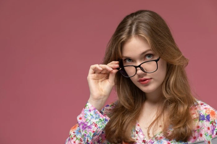 How to Choose the Perfect Rimless Glasses for Your Face Shape & Lifestyle